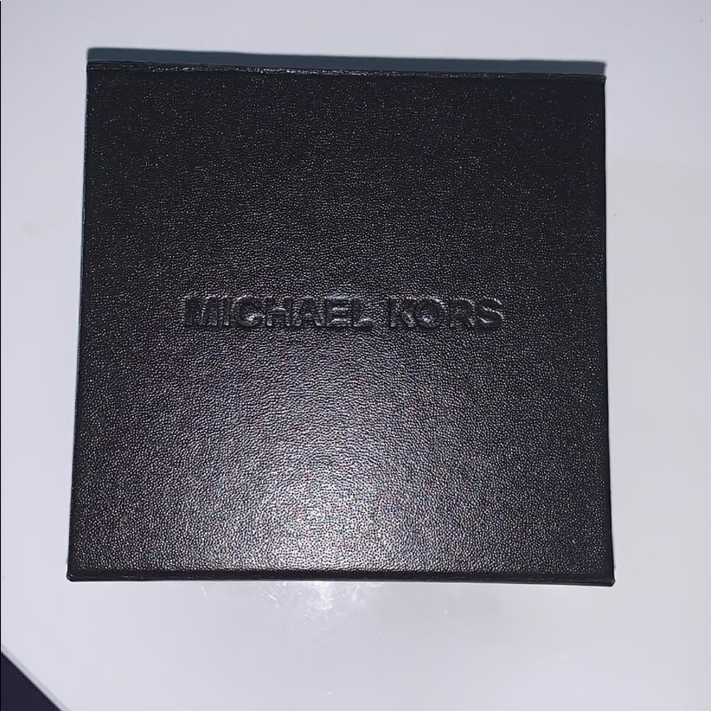 Michael Kors Magnetic Box & Dust Bag 🎈